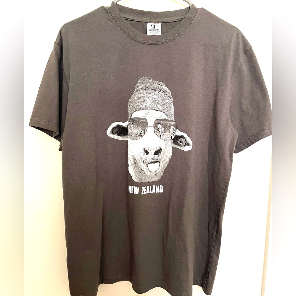 New Zealand Graphic T-Shirt - Gray